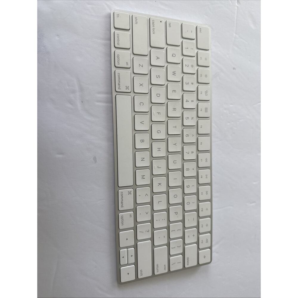Apple Magic Keyboard A1644 Wireless Bluetooth Silver White Tested Working